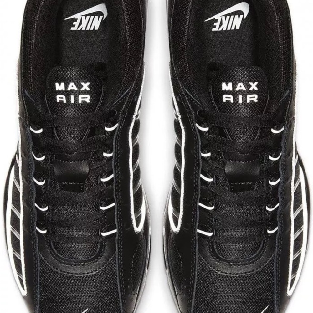 USED*Nike Black and White Athletic Shoes with Max Air